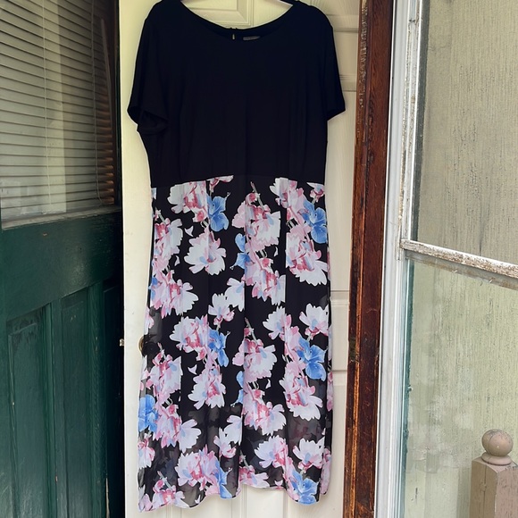 NWT Vince Camuto | Poetic Bouquet Chiffon Floral Dress - Picture 8 of 11